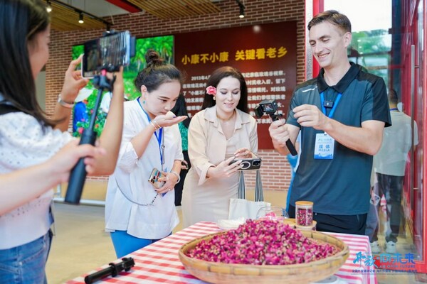 感知中国开放之姿，六十多位媒体记者和外籍网红博主走进海南自由贸易港